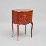 1014 1182 CHEST OF DRAWERS